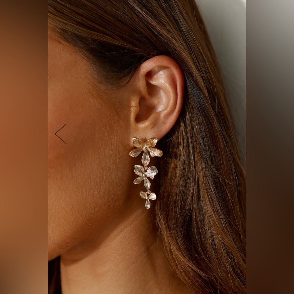 SHE'S BLOOMING EARRINGS GOLD